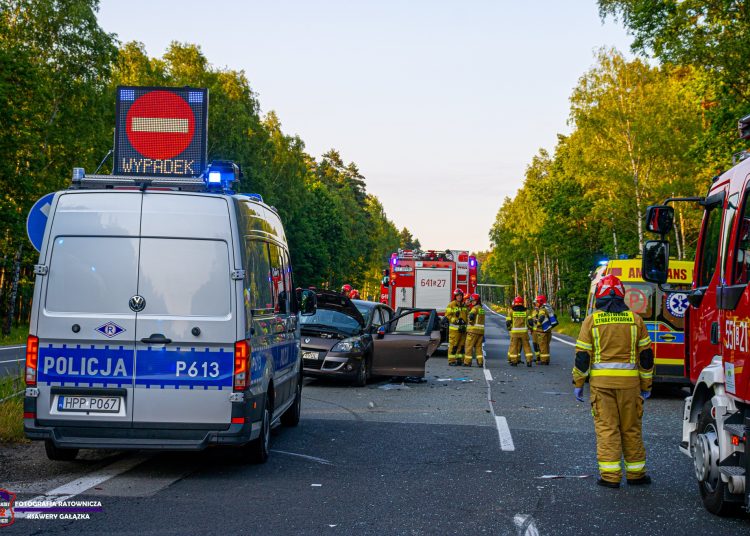 Wypadek Na Trasie DK1 W Kobiórze. Wezwano śmigłowiec LPR - Remiza.pl ...