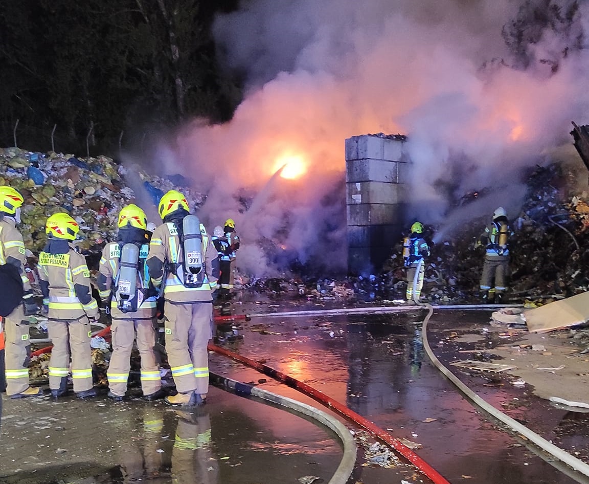 Nocny pożar odpadów w Czechowicach-Dziedzicach